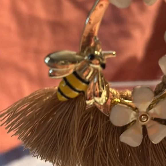 Bee fringe earrings - Picture 4 of 4